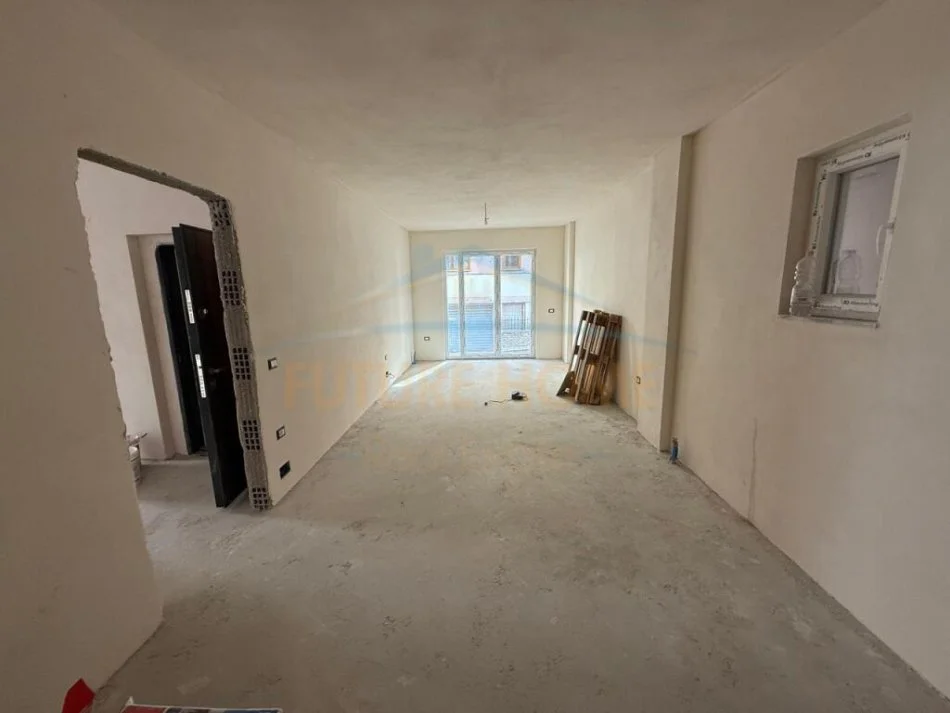 Korce, shitet apartament 2+1 Kati 1, 160 m² 125.000 € 