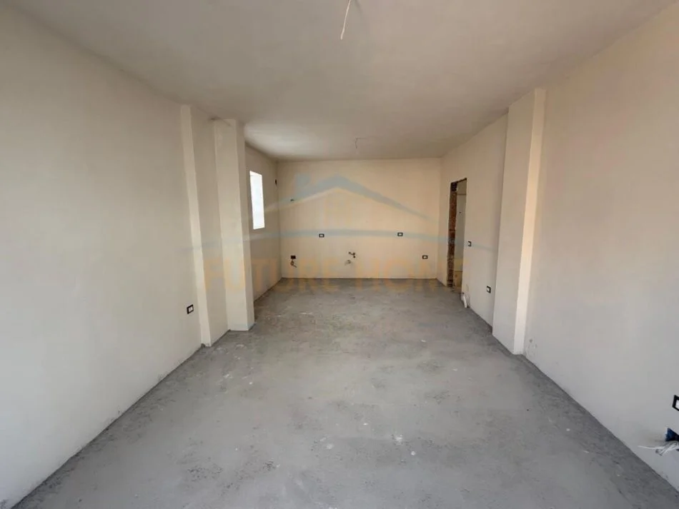 Korce, shitet apartament 3+1+Ballkon Kati 3, 120 m² 118.000 € 