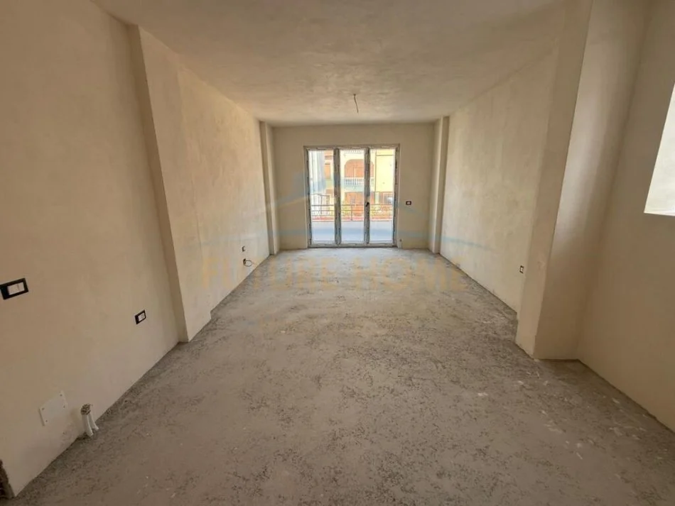 Korce, shitet apartament 3+1+Ballkon Kati 3, 120 m² 118.000 € 