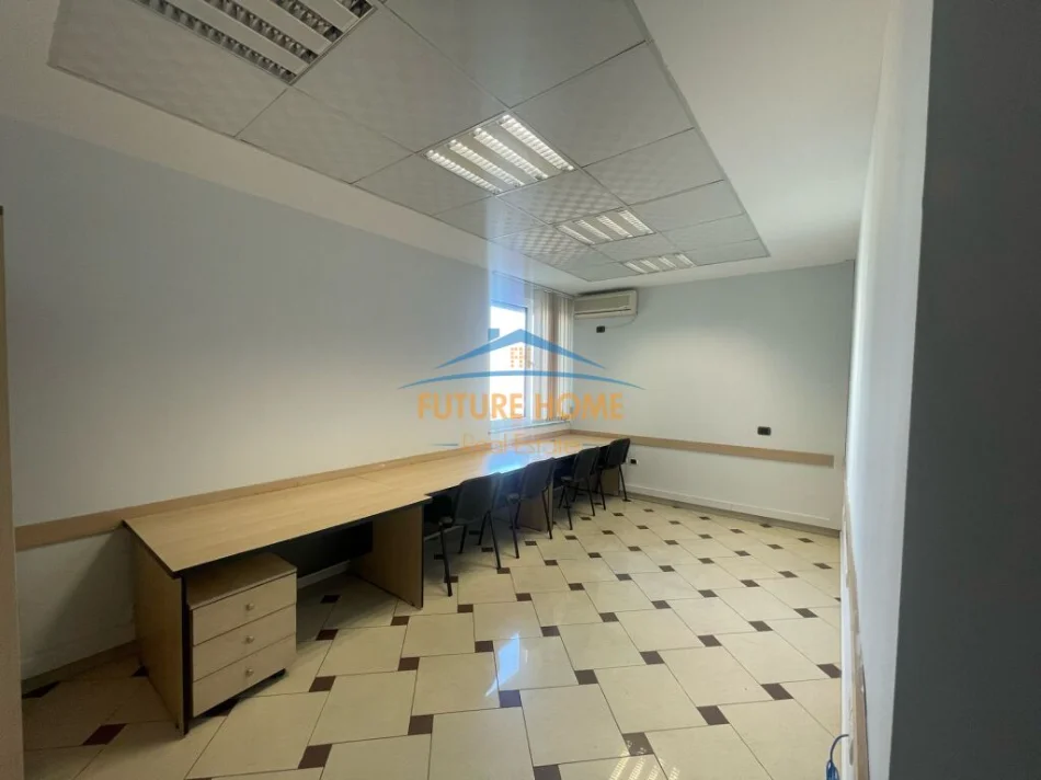 Tirane, jepet me qera ambjent biznesi Kati 5, 110 m² 1.200 € (Blloku)