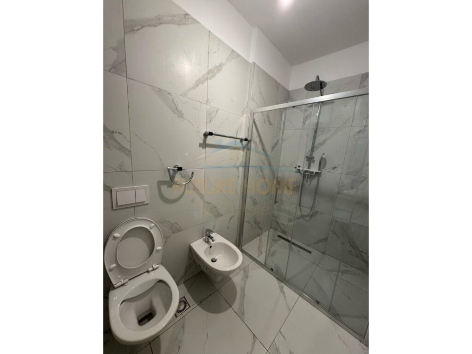 Tirane, shitet apartament 2+1+Ballkon Kati 1, 130 m² 285.000 € (Liqeni)