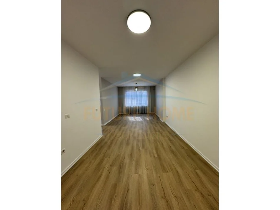 Tirane, shitet apartament 1+1+Aneks Kati 4, 82 m² 110.000 € (UNAZA E RE)