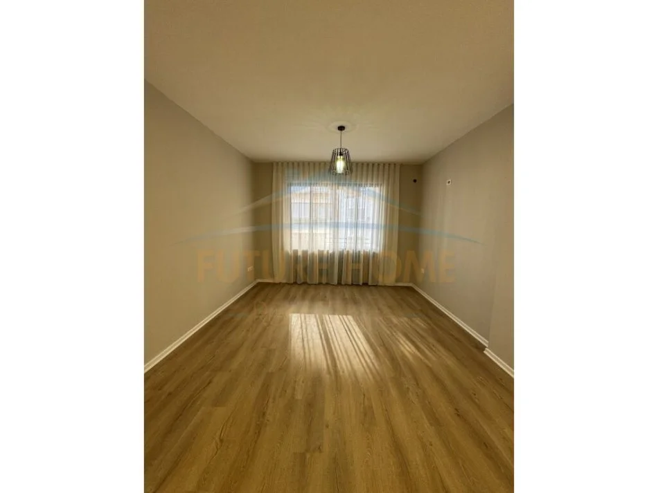 Tirane, shitet apartament 1+1+Aneks Kati 4, 82 m² 110.000 € (UNAZA E RE)