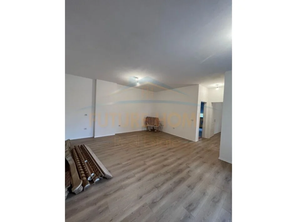 Tirane, shitet apartament 2+1+Ballkon Kati 1, 105 m² 170.000 € (Don Bosko)