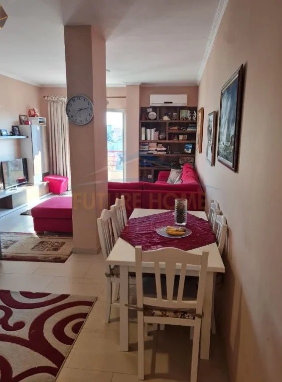 Tirane, jepet me qera apartament 2+1 Kati 5, 90 m² 500 € (Stacioni i Trenit)