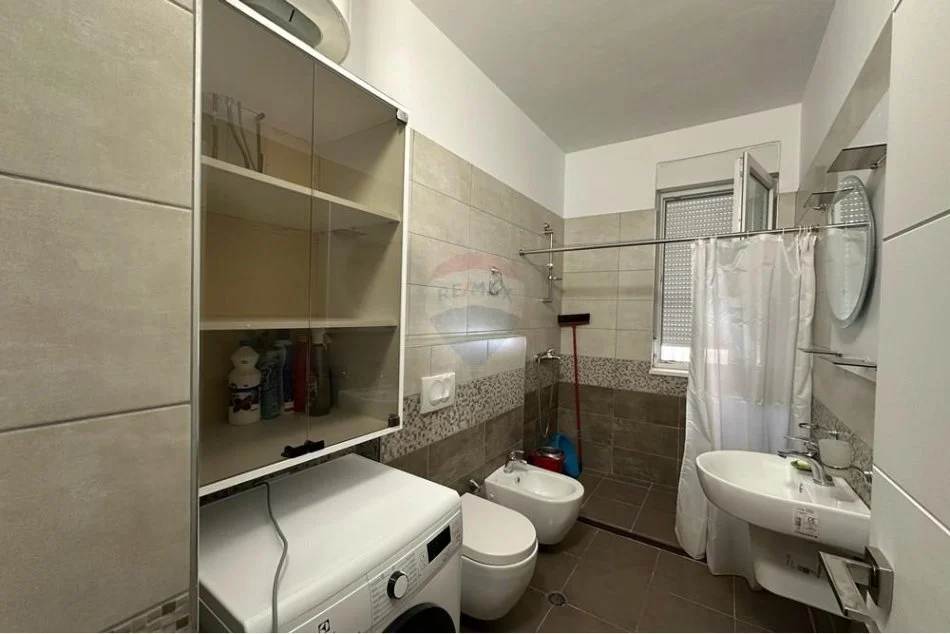 Tirane, jepet me qera apartament 2+1+Ballkon , 80 m² 800 € 