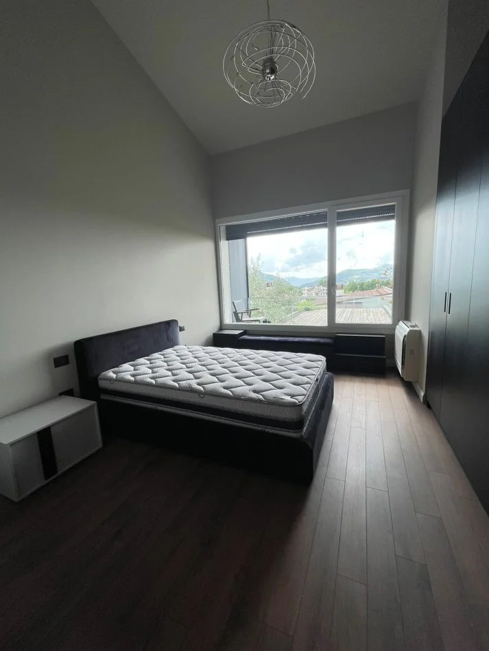 Tirane, jepet me qera apartament 3+1+Aneks+Ballkon Kati 1, 160 m² 2.350 € (Long Hill , TEG)