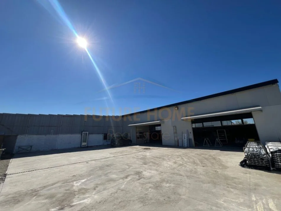 Tirane, jepet me qera magazine Kati 0, 262 m² 1.300 € (VAQARR)  UNA50164