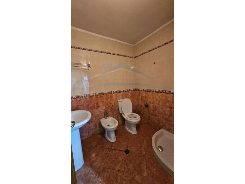 Durres, shitet apartament 2+1+Ballkon Kati 4, 140 m² (durres drejtoriA E POLICISE)