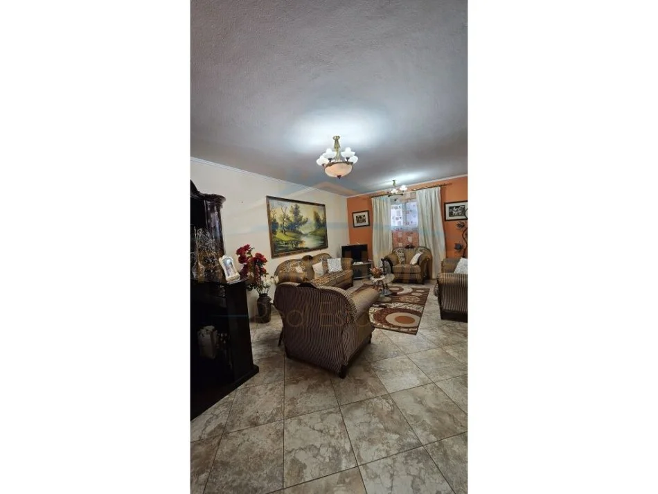 Durres, shitet apartament 2+1+Ballkon Kati 4, 140 m² (durres drejtoriA E POLICISE)