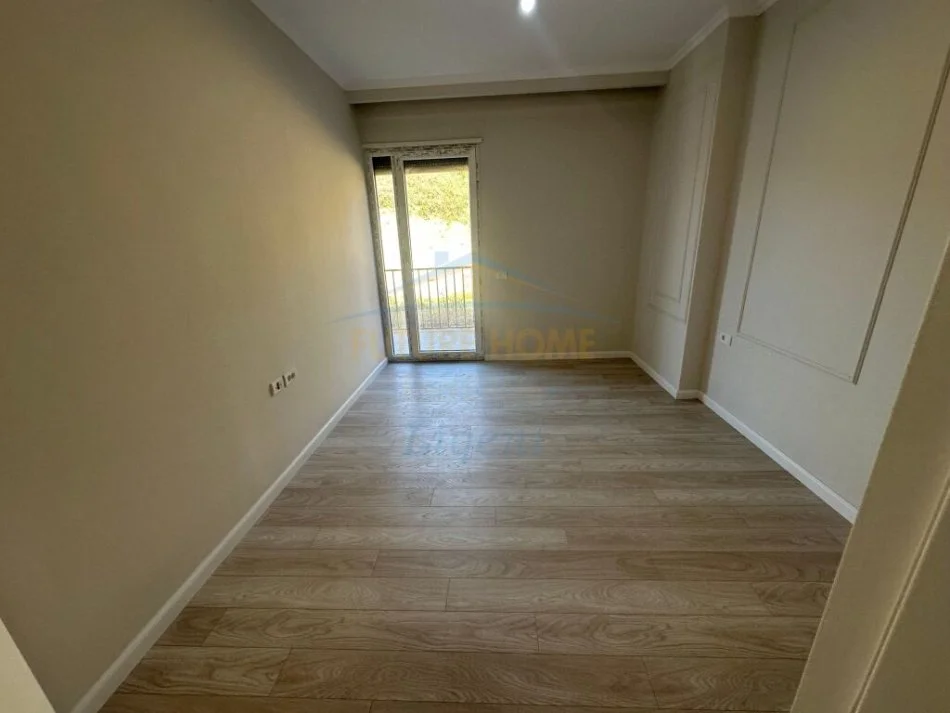 Tirane, shitet apartament 2+1+Ballkon Kati 2, 155 m² 250.000 € (Rose Garden Residence, Teg)