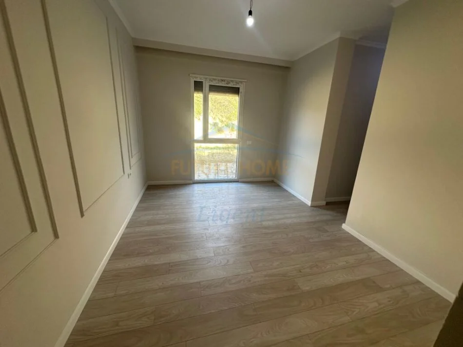 Tirane, shitet apartament 2+1+Ballkon Kati 2, 155 m² 250.000 € (Rose Garden Residence, Teg)