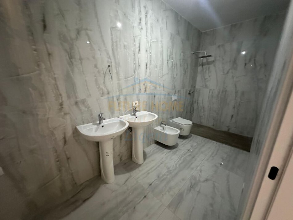 Tirane, shitet apartament 3+1 Kati 2, 155 m² 250.000 € (Rose Garden Residence ,TEG)