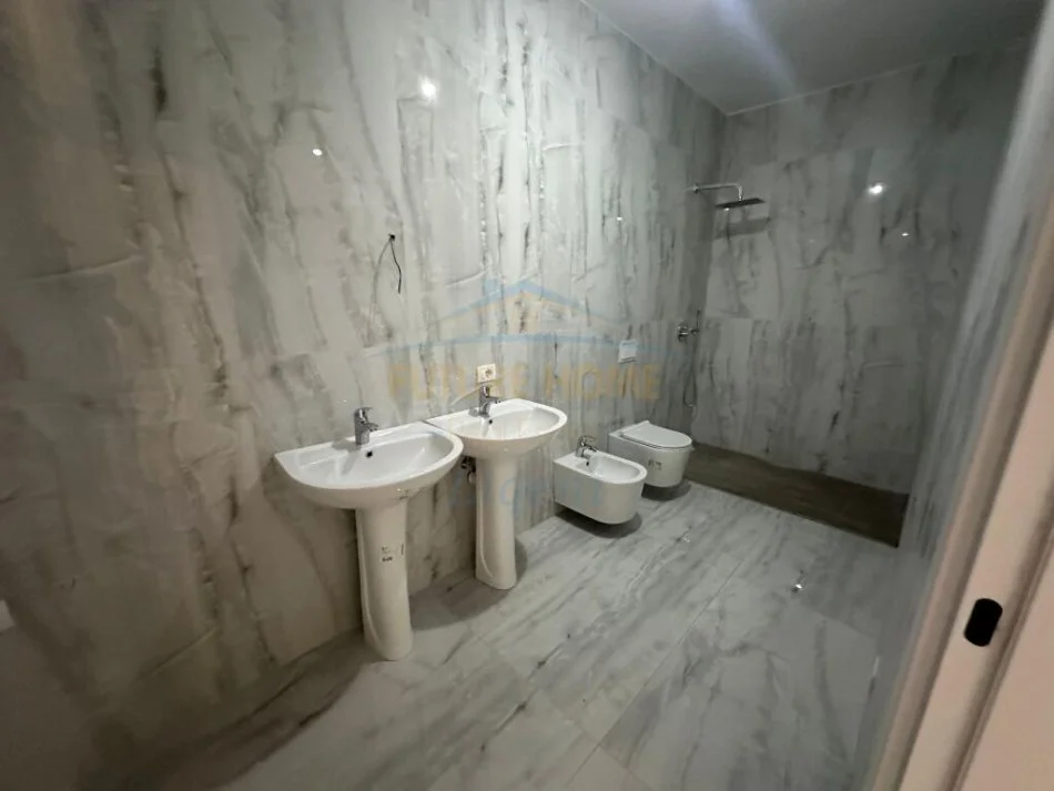 Tirane, shitet apartament 2+1+Ballkon Kati 2, 155 m² 250.000 € (Rose Garden Residence, Teg)