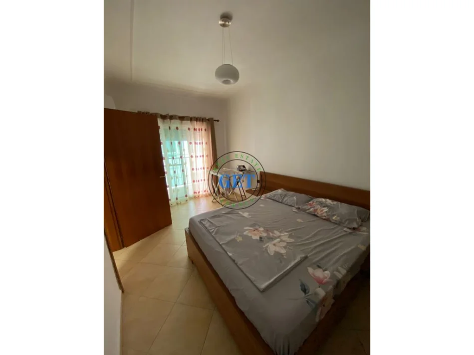 Durres, jepet me qera apartament 2+1 Kati 5, 94 m² 500 € (Shkembi i Kavajes)