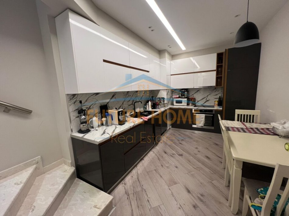 Tirane, shitet apartament duplex 3+1 Kati 3, 241 m² 369.000 € (Rezidenca Kodra e Diellit 2)