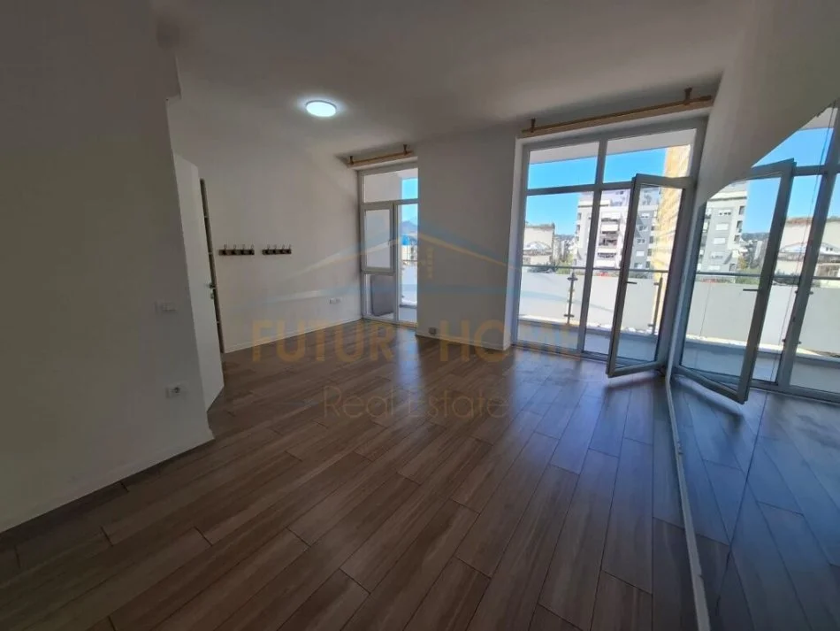 Tirane, jepet me qera ambjent biznesi Kati 2, 125 m² 1.500 € (Komuna e Parisit), OPP50185
