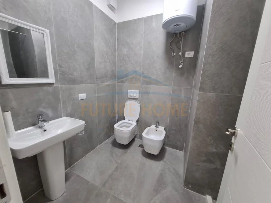 Tirane, jepet me qera ambjent biznesi Kati 2, 125 m² 1.500 € (Komuna e Parisit), OPP50185