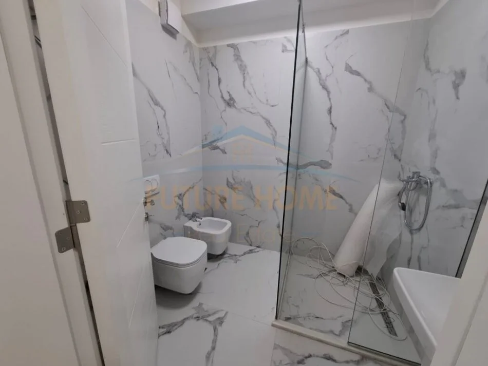 Tirane, jepet me qera ambjent biznesi Kati 2, 125 m² 1.500 € (Komuna e Parisit), OPP50185