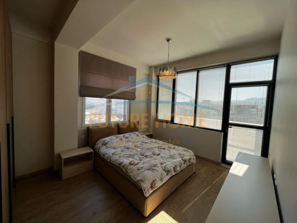 Tirane, jepet me qera apartament 2+1+Ballkon Kati 6, 110 m² 1.200 € (Ish Parku i Autobuzave)