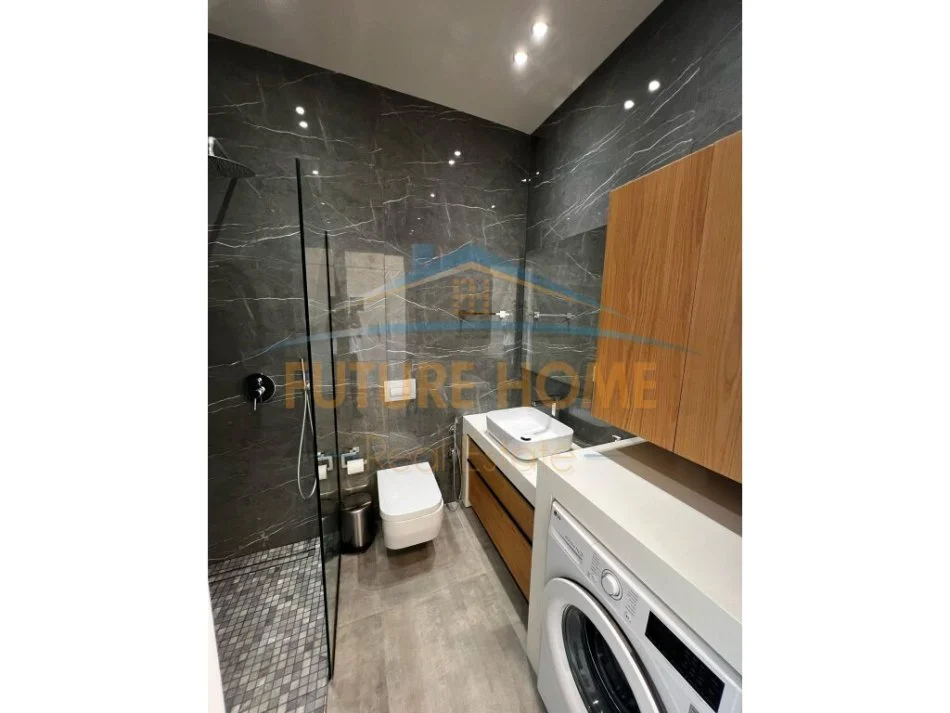 Tirane, jepet me qera apartament 2+1+Ballkon Kati 6, 110 m² 1.200 € (Ish Parku i Autobuzave)