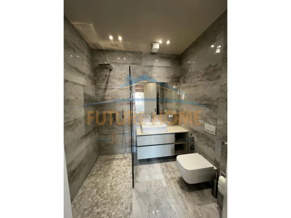 Tirane, jepet me qera apartament 2+1+Ballkon Kati 6, 110 m² 1.200 € (Ish Parku i Autobuzave)