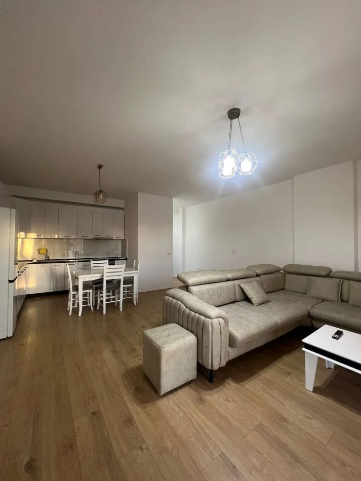 Tirane, jap me qera apartament 2+1+Ballkon Kati 4, 145 m² 600 € (Zogu i Zi tek pallati Logos)