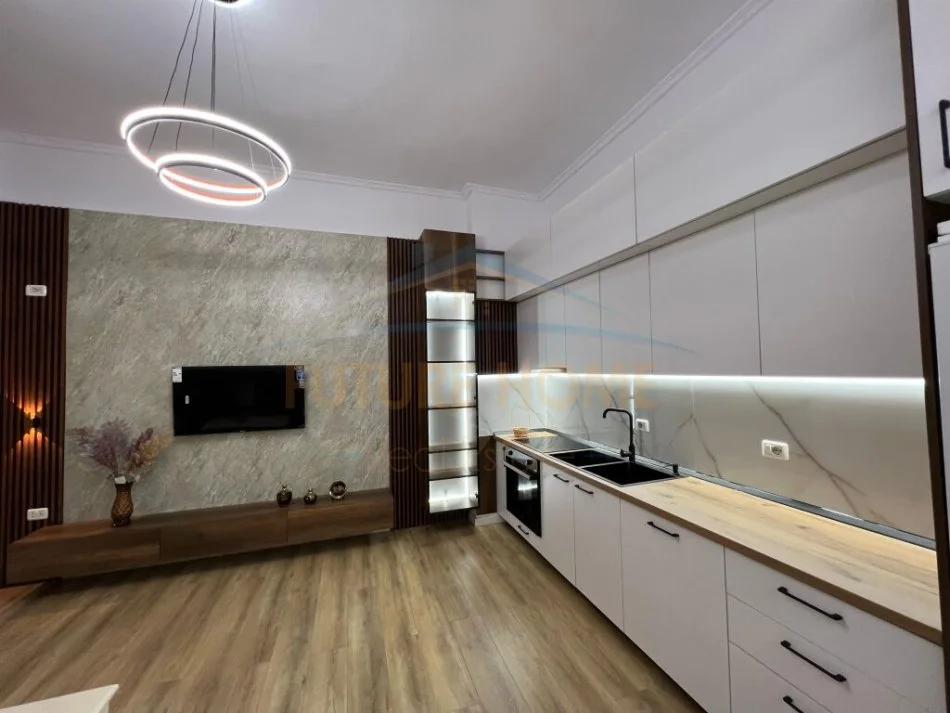 Tirane, shitet apartament 2+1+Ballkon Kati 1, 119 m² 145.000 € (Unaza e Re)