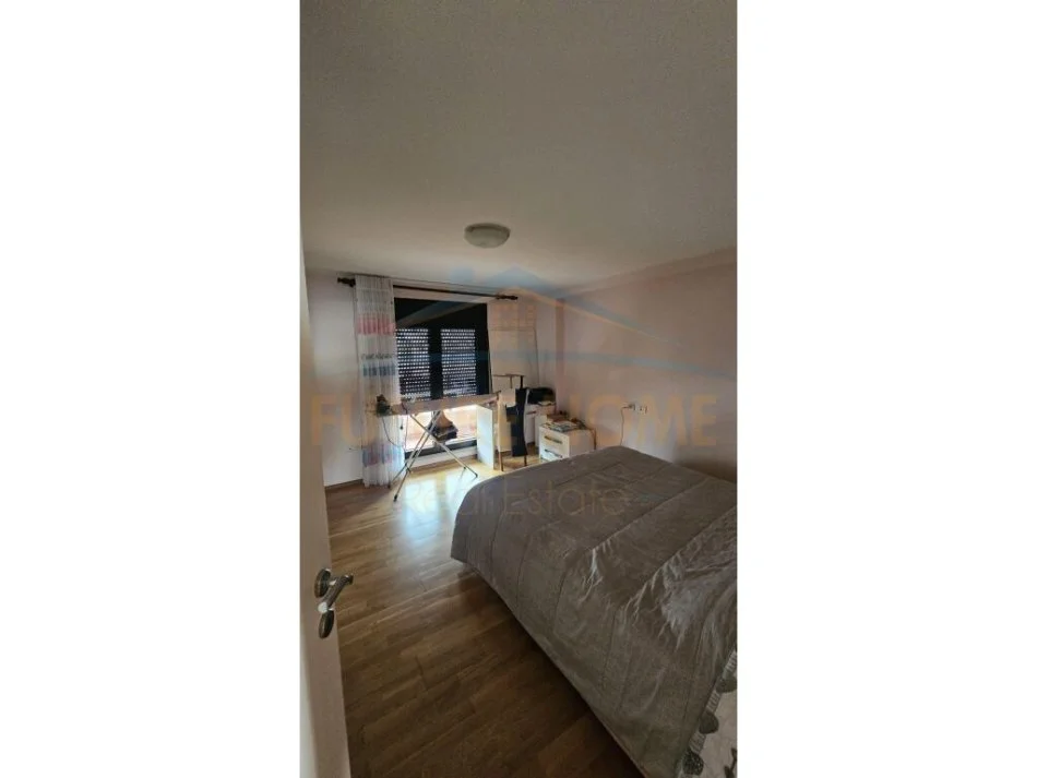 Durres, shitet apartament duplex 2+1+Ballkon Kati 10, 195 m² 205.000 € (durres stacioni i trenit)