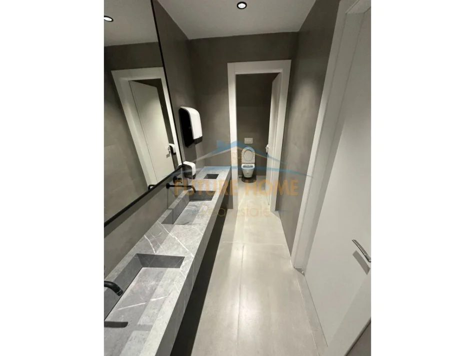 Tirane, jepet me qera zyre Kati 1, 332 m² 5.700 € 