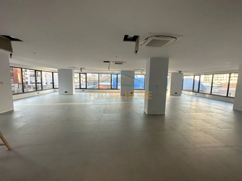 Tirane, jepet me qera zyre , 300 m² 5.500 € (KOMPLEKSI DELIJORGJI)