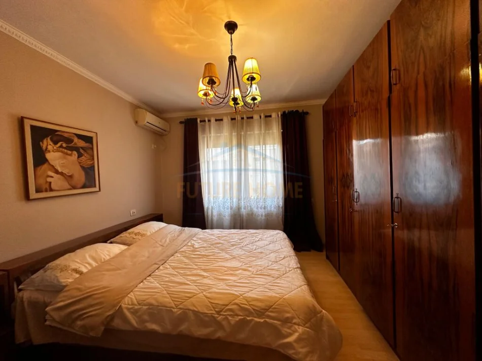 Tirane, jepet me qera apartament 2+1 Kati 4, 70 m² 700 € 
