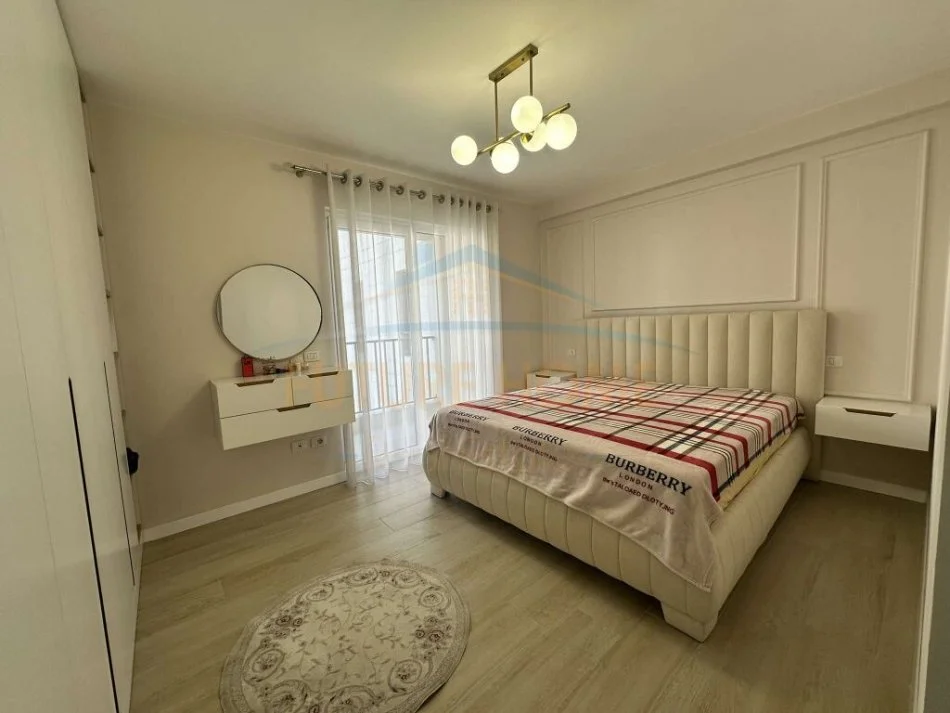 Tirane, jepet me qera apartament 2+1+Ballkon Kati 3, 106 m² 600 € (Yzberisht)