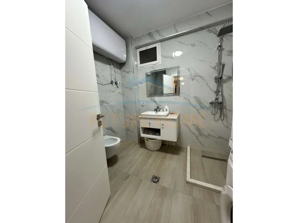 Tirane, jepet me qera apartament 2+1+Ballkon Kati 3, 106 m² 600 € (Yzberisht)