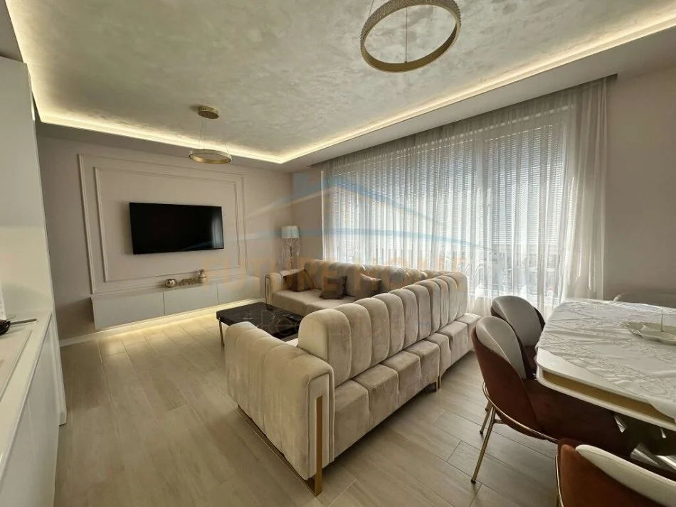 Tirane, jepet me qera apartament 2+1+Ballkon Kati 3, 106 m² 600 € (Yzberisht)
