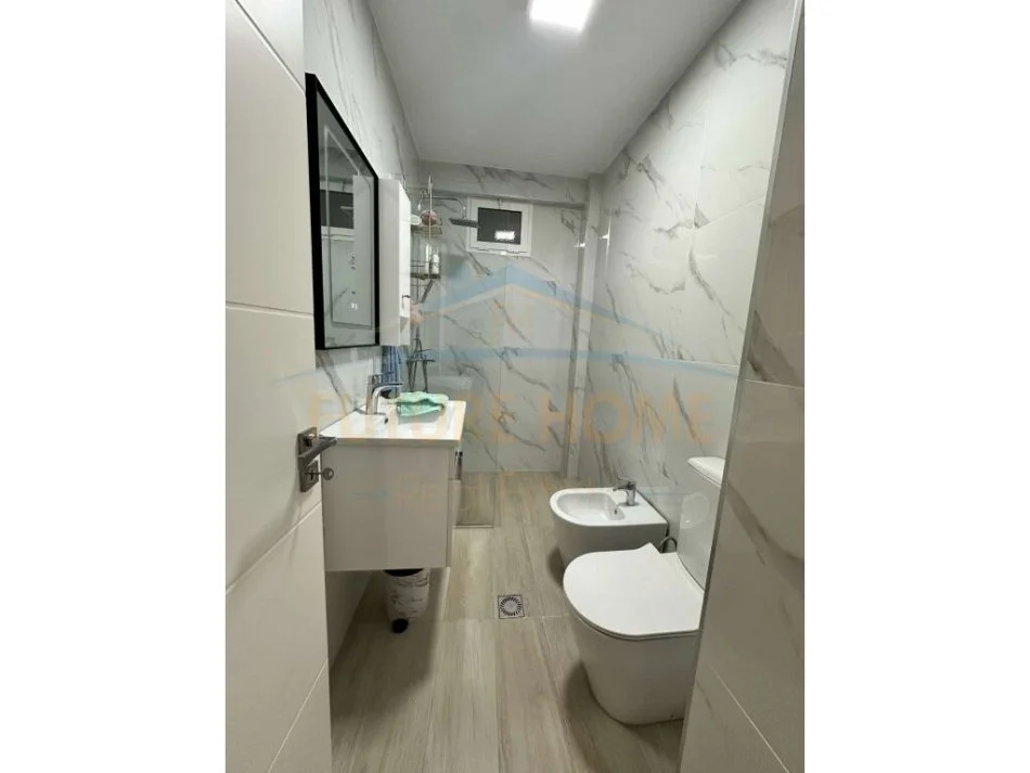 Tirane, jepet me qera apartament 2+1+Ballkon Kati 3, 106 m² 600 € (Yzberisht)