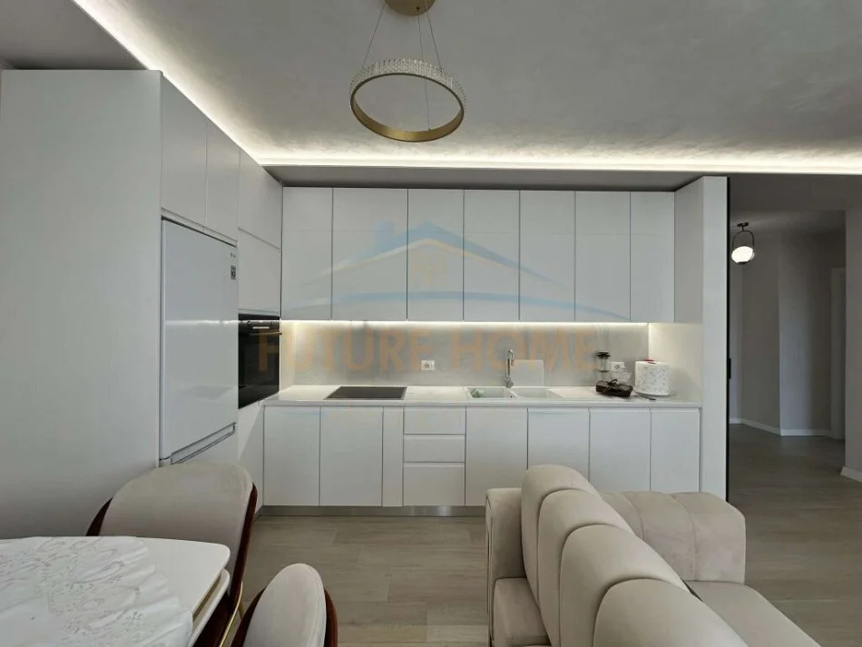 Tirane, jepet me qera apartament 2+1+Ballkon Kati 3, 106 m² 600 € (Yzberisht)