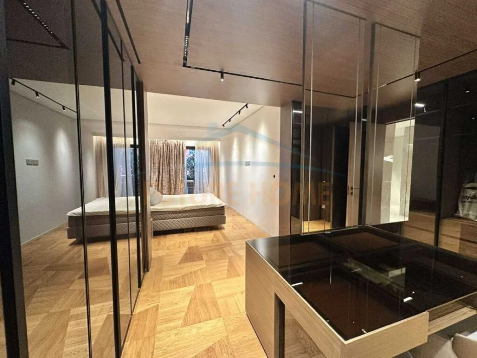 Tirane, shitet apartament 2+1+Ballkon Kati 6, 211 m² 1.290.000 € (Rruga e Elbasanit)