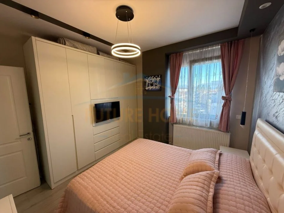 Korce, jepet me qera apartament 1+1+Ballkon Kati 7, 60 m² 400 € (Terminali, Korçë)