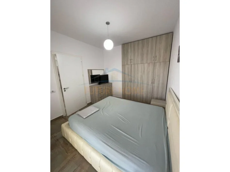Tirane, jepet me qera apartament 1+1+Aneks+Ballkon Kati 1, 68 m² 500 € (LIQENI I THATE)