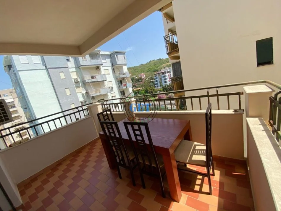 Durres, jepet me qera 2+1+Ballkon Kati 5, 94 m² 400 € (Shkembi , Kavajes)