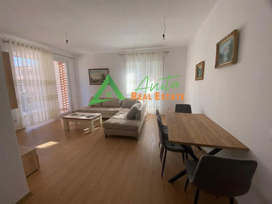 Tirane, jepet me qera apartament 2+1+Ballkon Kati 3, 100 m² 600 € (Rruga e Dibres)