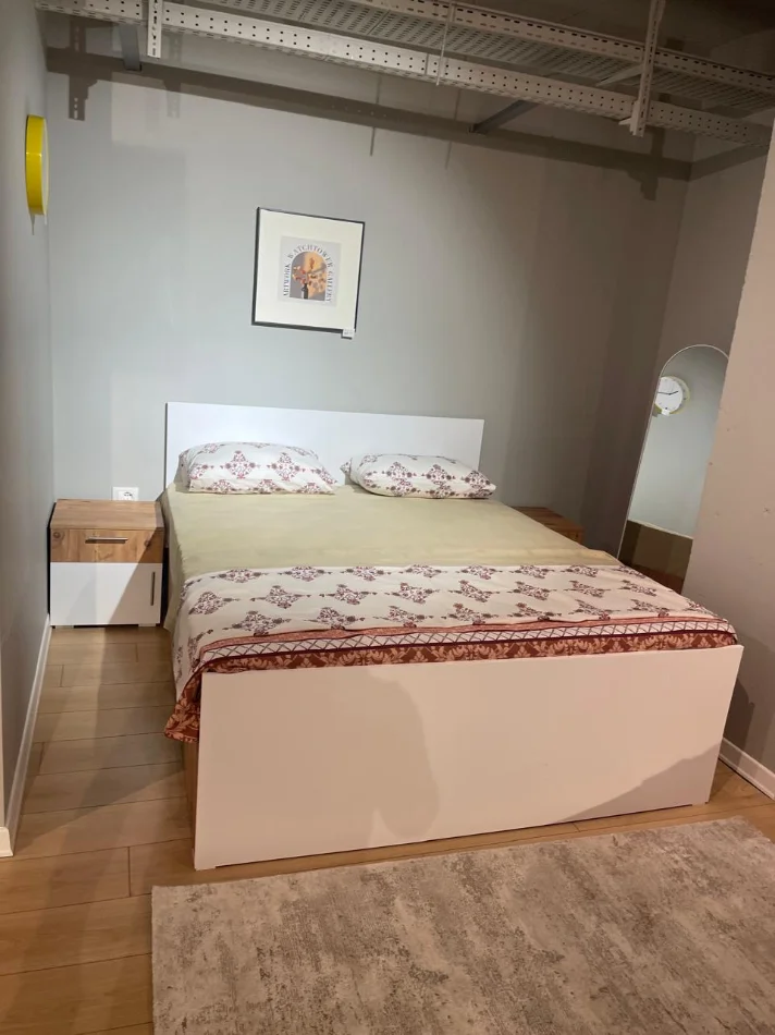 Tirane, jepet me qera apartament 1+1 Kati 2, 500 € (Prane Sheqer Pikant)