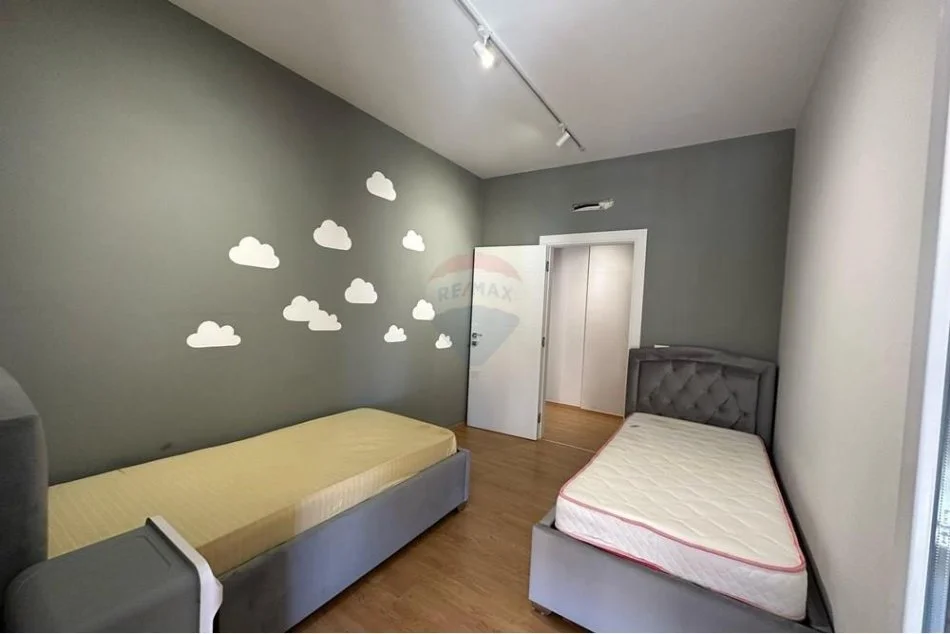 Tirane, jepet me qera apartament 2+1+Ballkon , 80 m² 800 € 