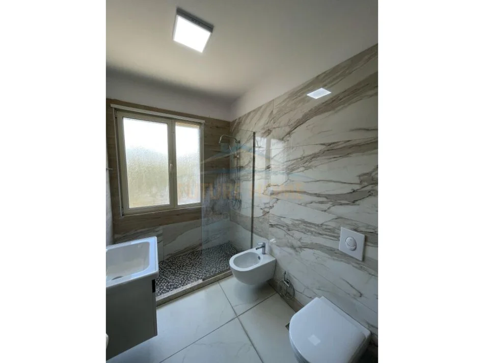 Tirane, jepet me qera apartament 1+1+Aneks+Ballkon Kati 1, 68 m² 500 € (LIQENI I THATE)