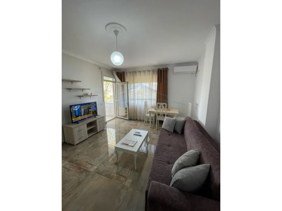 Tirane, jepet me qera apartament 1+1+Aneks+Ballkon Kati 1, 68 m² 500 € (LIQENI I THATE)