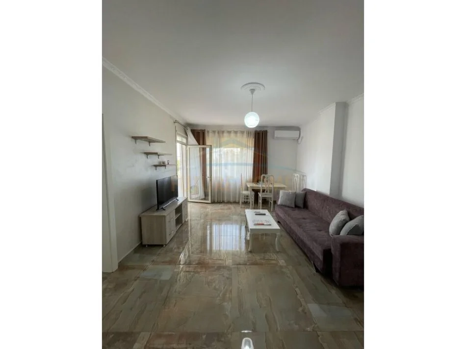 Tirane, jepet me qera apartament 1+1+Ballkon+2 Poste Parkimi, Kati 1, 500 € (Liqeni i Thate)