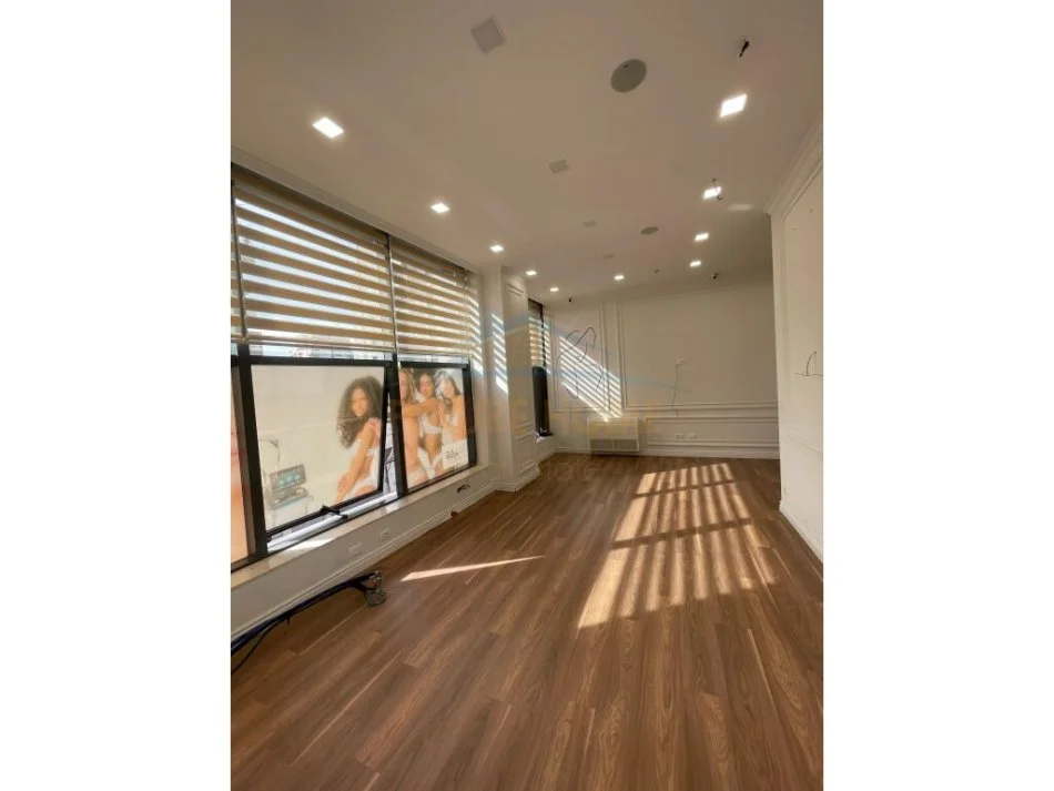 Tirane, jepet me qera zyre Kati 1, 68 m² 700 € (Myslym Shyri)