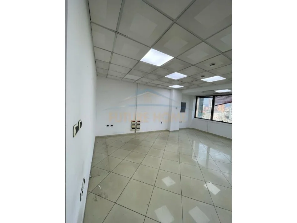 Tirane, jepet me qera zyre Kati 8, 110 m² 1.725 € (Kullat Binjake)