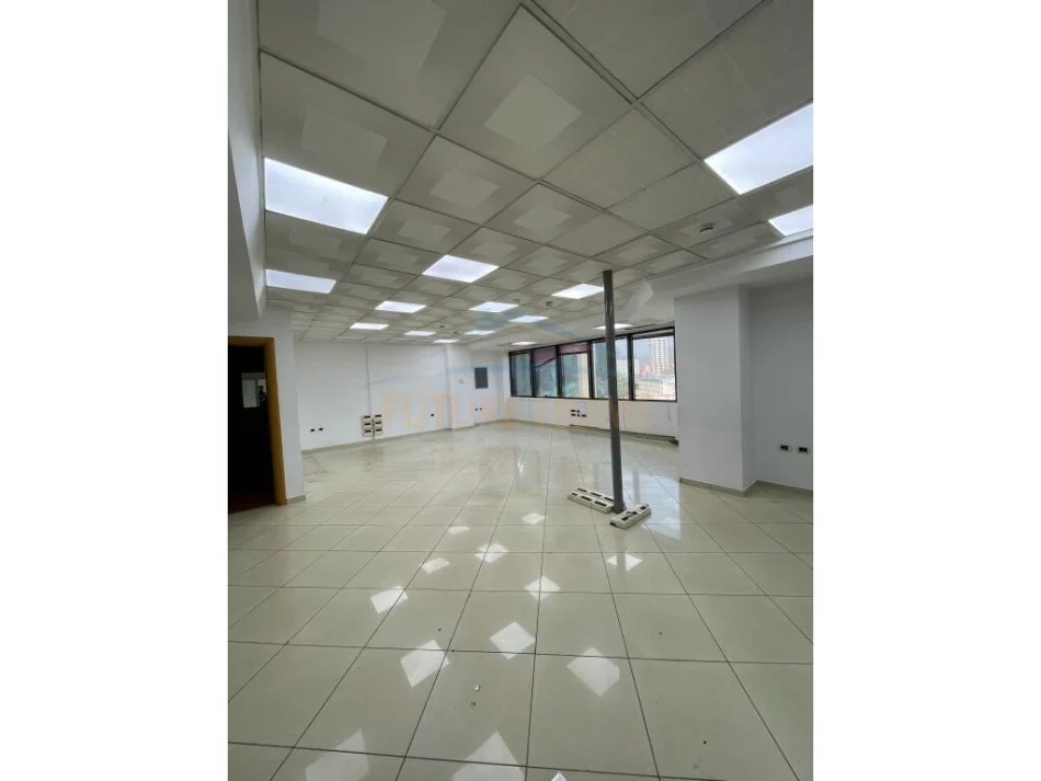 Tirane, jepet me qera zyre Kati 8, 110 m² 1.725 € (Kullat Binjake)